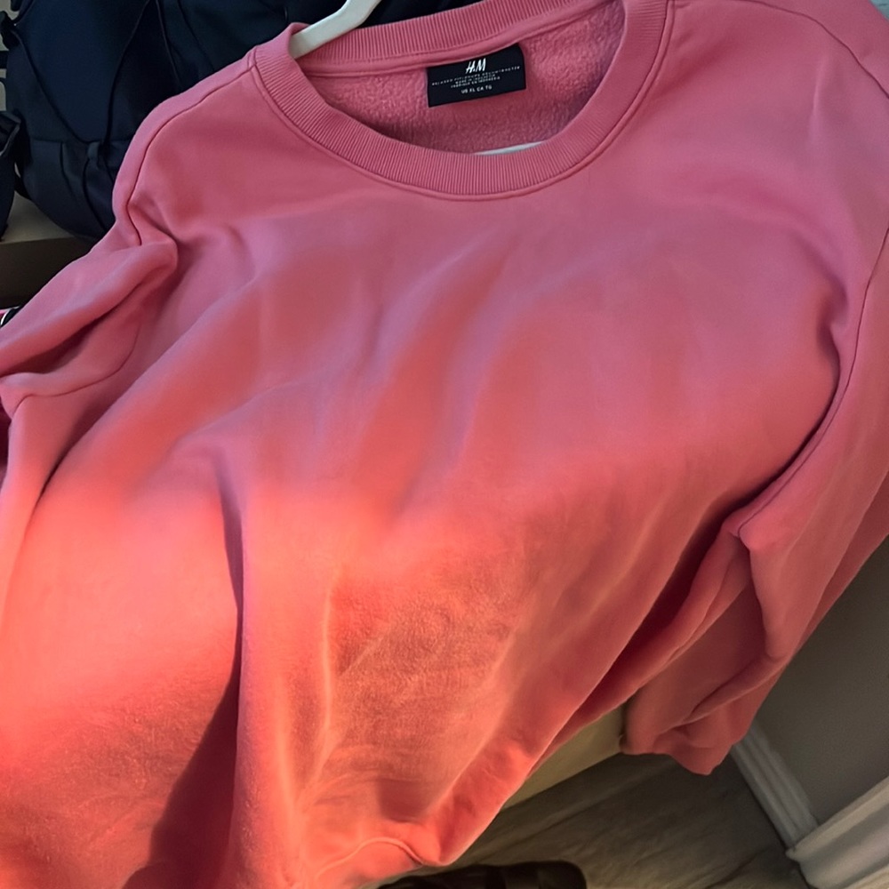 pink sweat shirt